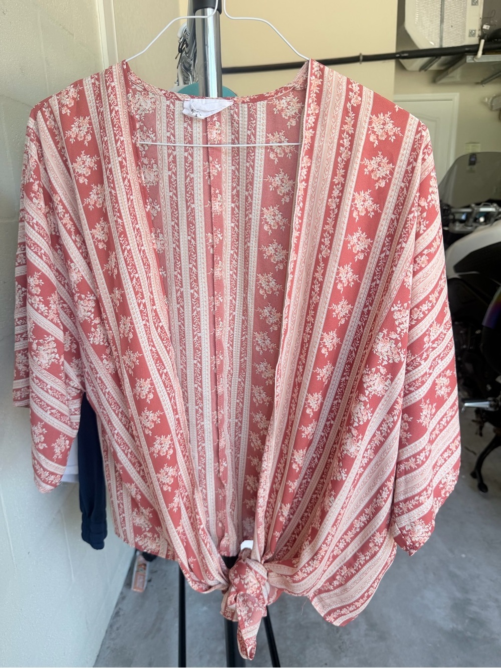 Sadie & Sage Sedona Rose, Peach and Cream Floral Kimono Wrap Top